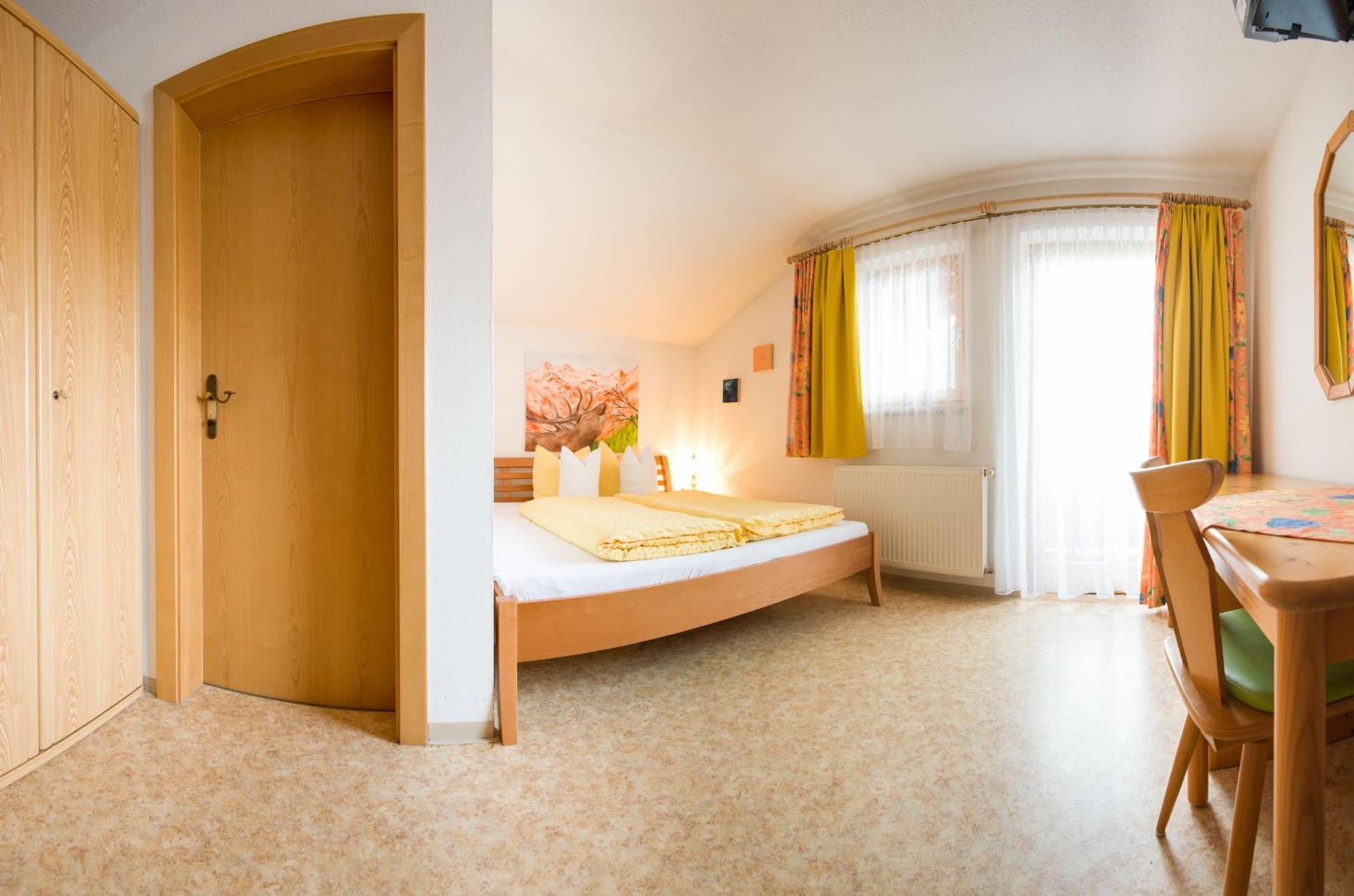 Apart-Pension Wasserfall Neustift im Stubaital Zimmer foto