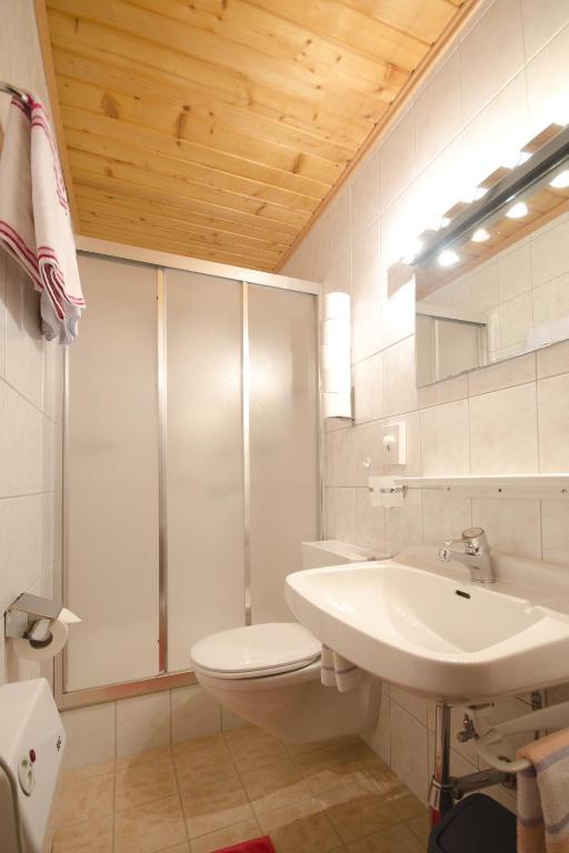 Apart-Pension Wasserfall Neustift im Stubaital Zimmer foto