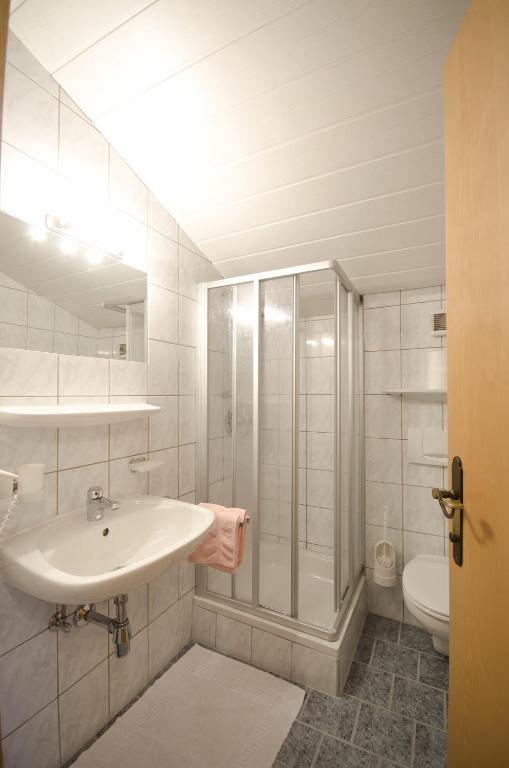 Apart-Pension Wasserfall Neustift im Stubaital Zimmer foto