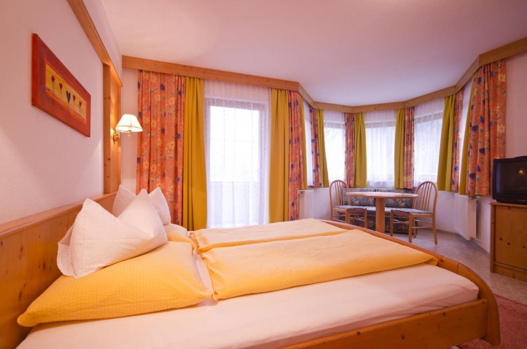 Apart-Pension Wasserfall Neustift im Stubaital Exterior foto