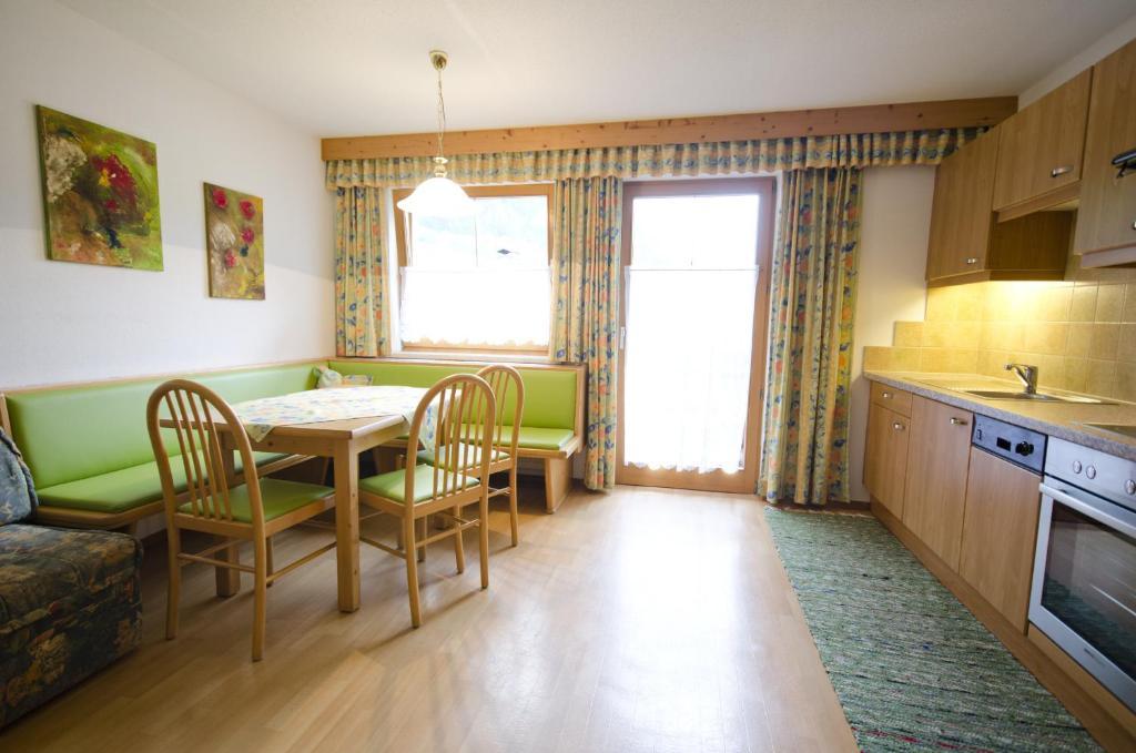 Apart-Pension Wasserfall Neustift im Stubaital Zimmer foto
