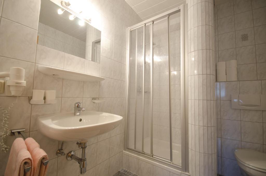 Apart-Pension Wasserfall Neustift im Stubaital Zimmer foto